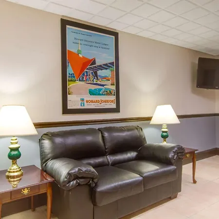 Howard Johnson By Wyndham Beckley-2