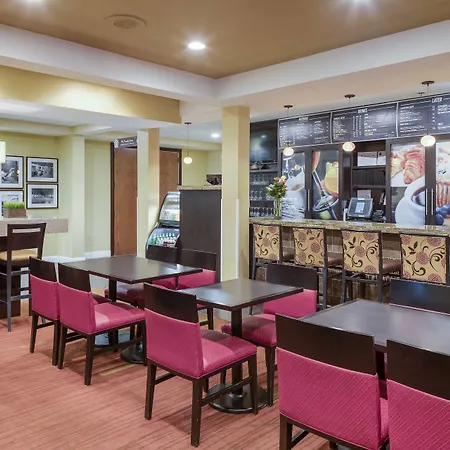 Courtyard By Marriott Portsmouth-3