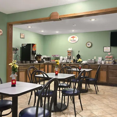 Super 8 By Wyndham Russellville-2