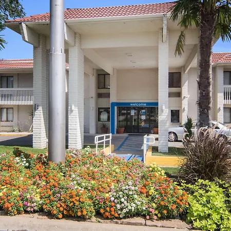 Motel 6-Addison, Tx - Dallas-2