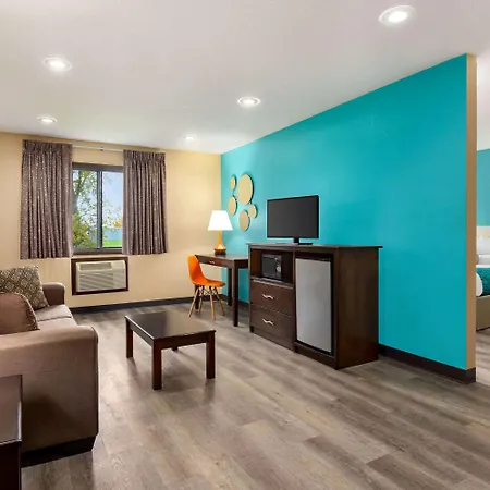 Howard Johnson By Wyndham Waterloo/Cedar Falls-2