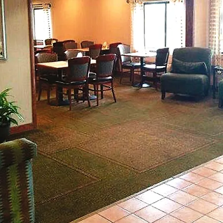 La Quinta Inn By Wyndham Detroit Southgate-3