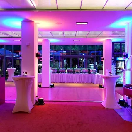 Courtyard By Marriott Dresden-2