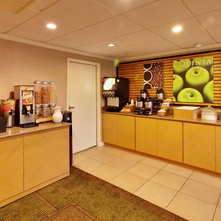 La Quinta By Wyndham Plattsburgh-3