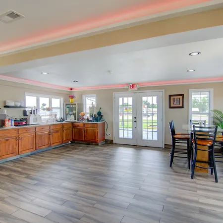 Westbridge Inn & Suites-3