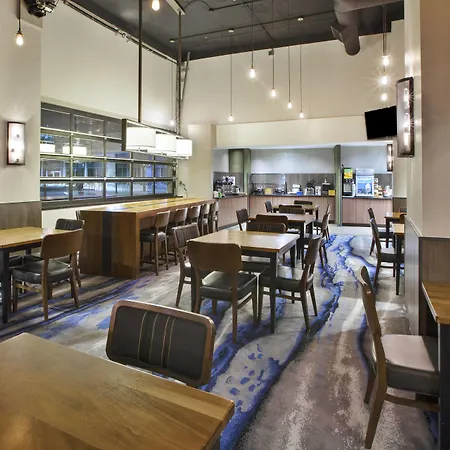 Fairfield Inn & Suites By Marriott Milwaukee Downtown-2