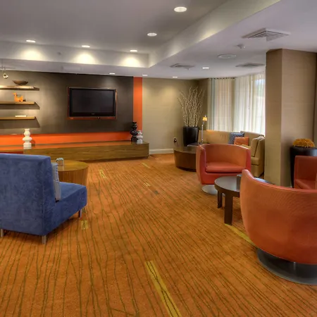 Courtyard By Marriott Burlington-2