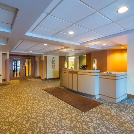 Ramada By Wyndham Milwaukee-2