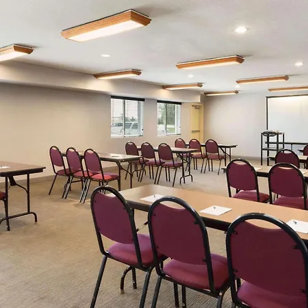 Country Inn & Suites By Radisson, Cedar Rapids Airport, Ia-2