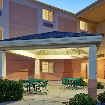 Sonesta Simply Suites Albuquerque Midtown-3