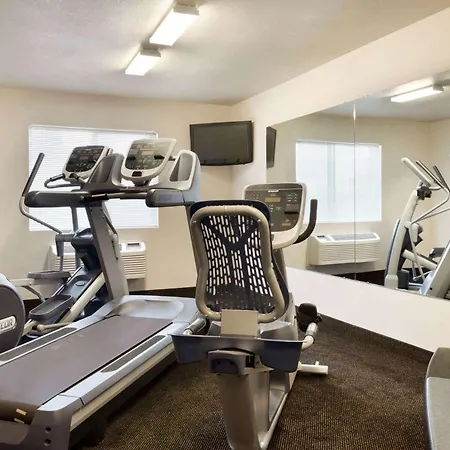 Travelodge By Wyndham Jefferson City-2