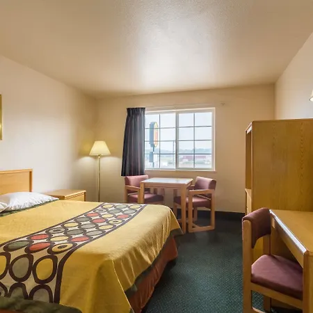 Super 8 By Wyndham Hamilton-2