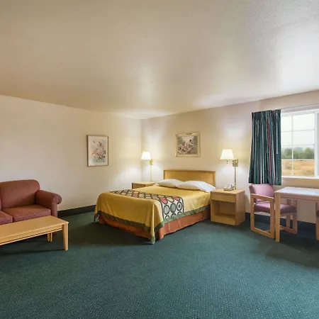 Super 8 By Wyndham Hamilton-3
