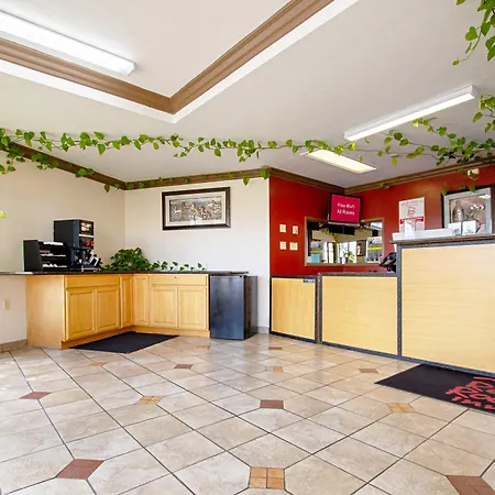 Red Roof Inn & Suites Monterey-2