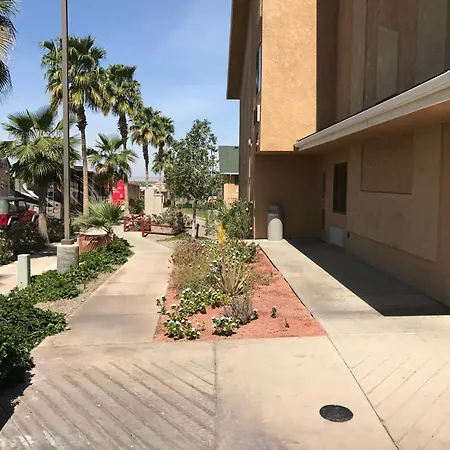 Travelodge By Wyndham Yuma-2