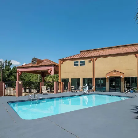 Econo Lodge Inn & Suites Diamondhead-3