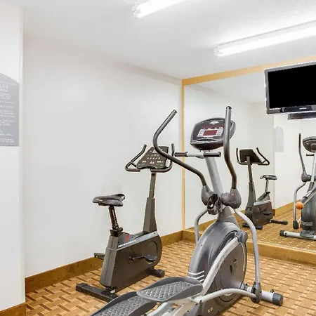 Surestay Hotel By Best Western Christiansburg Blacksburg-3