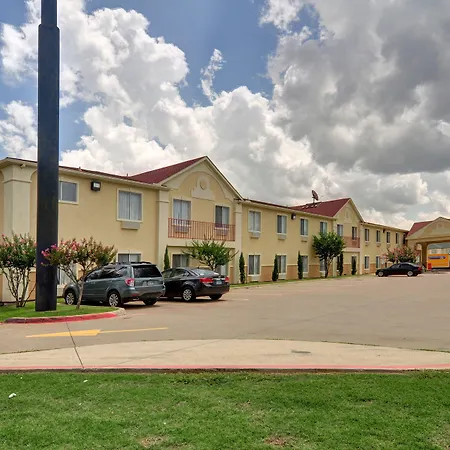 Quality Inn & Suites Terrell-2