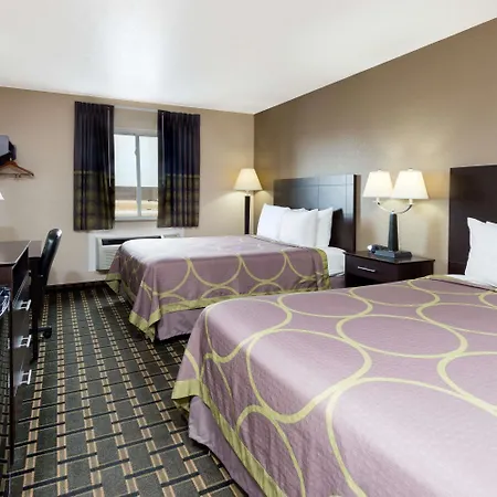 Super 8 By Wyndham Springfield East-2