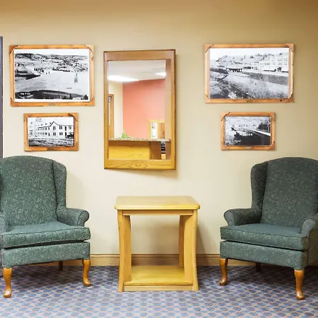 Super 8 By Wyndham Hot Springs-3