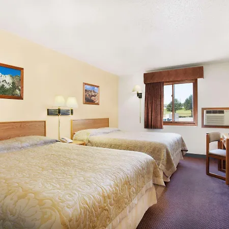 Super 8 By Wyndham Hot Springs-2