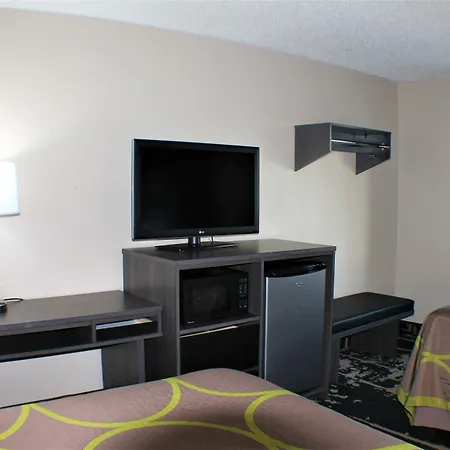 Super 8 By Wyndham Greensboro/Coliseum/Conv.-2