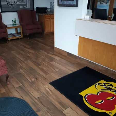 Super 8 By Wyndham Minot Airport-2
