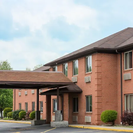 Super 8 By Wyndham Fairmont-3
