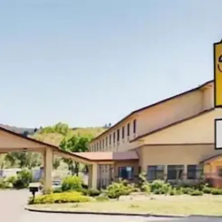 Super 8 By Wyndham Klamath Falls-2