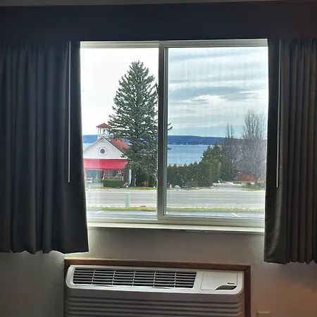 Quality Inn Petoskey-2