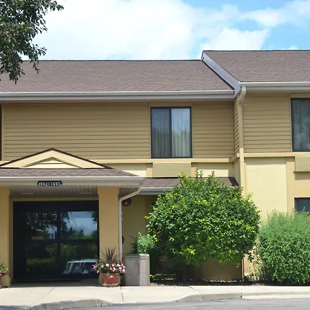 Super 8 By Wyndham Germantown/Milwaukee-3