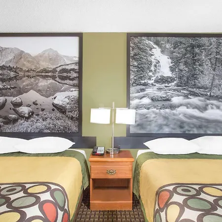 Super 8 By Wyndham Riverton-3