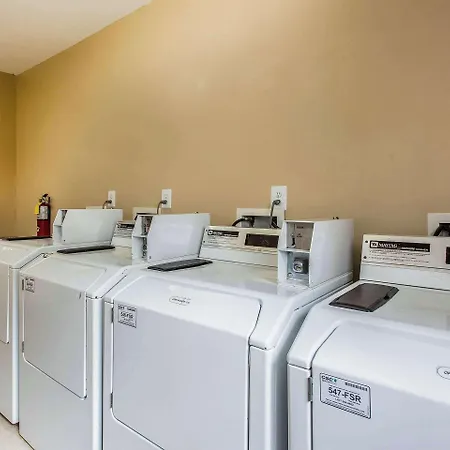 Suburban Studios Near University Of North Carolina-Charlotte-2