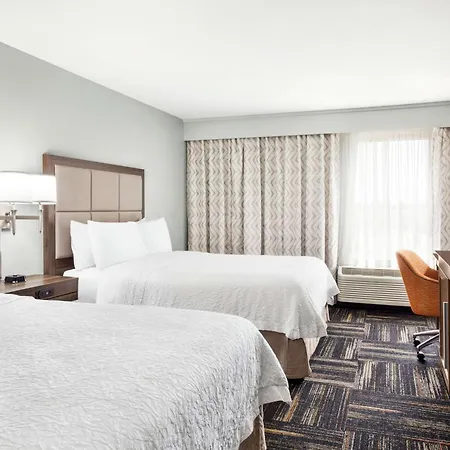 Hampton Inn Paris-3