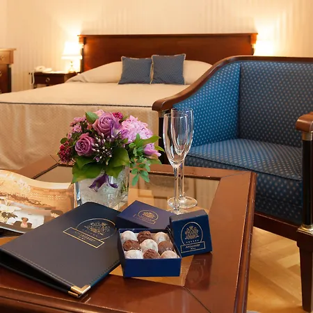 Hotel Ambassador-3