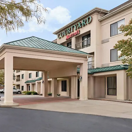 Courtyard By Marriott Topeka-3
