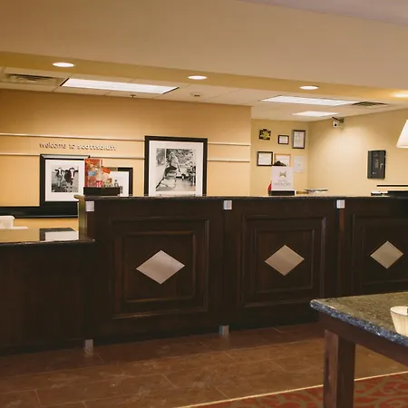 Hampton Inn & Suites Scottsbluff-2