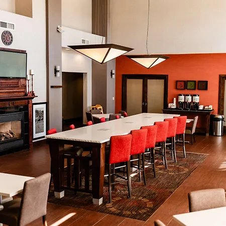 Hampton Inn & Suites Scottsbluff-3