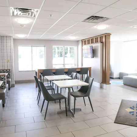 Microtel Inn & Suites By Wyndham Charlotte/Northlake-2