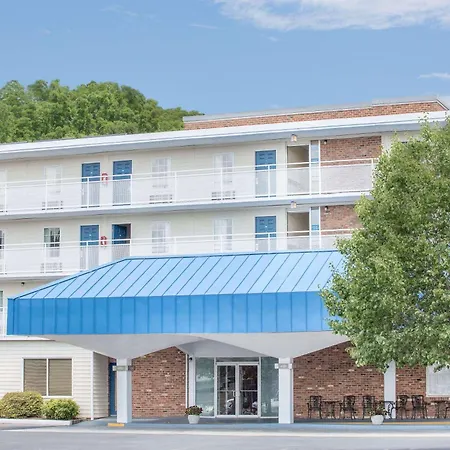 Howard Johnson By Wyndham Staunton-3