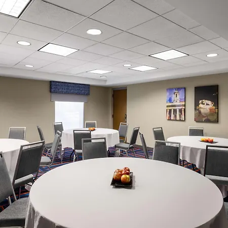 Hampton Inn & Suites State College At Williamsburg Square-2