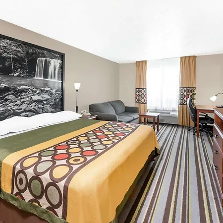 Super 8 By Wyndham Bolivar-2