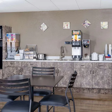Super 8 By Wyndham Owatonna-3