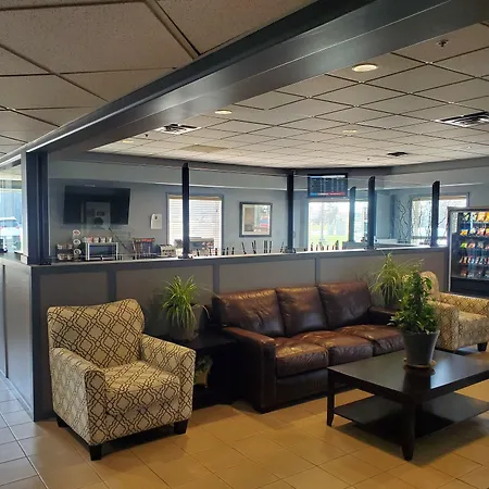 Super 8 By Wyndham Edmonton International Airport-3