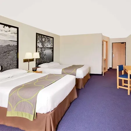 Super 8 By Wyndham St. James-2
