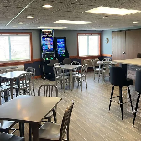 Americinn By Wyndham Manitowoc-2