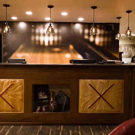 Ten Pin Inn & Suites-3