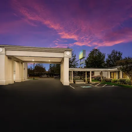 Surestay Hotel By Best Western Columbus Downtown-3