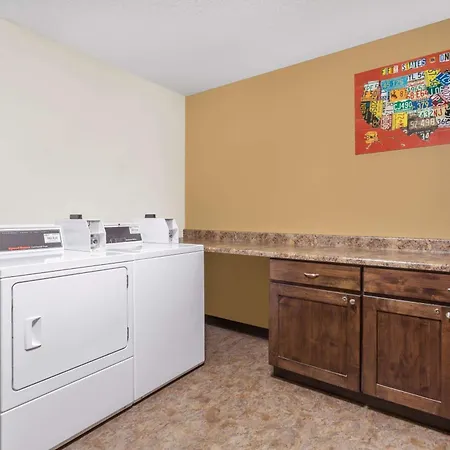 Travelodge By Wyndham Loveland/Fort Collins Area-3