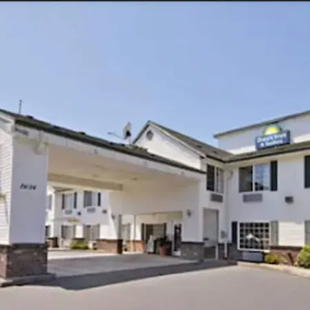 Days Inn & Suites By Wyndham Gresham-3